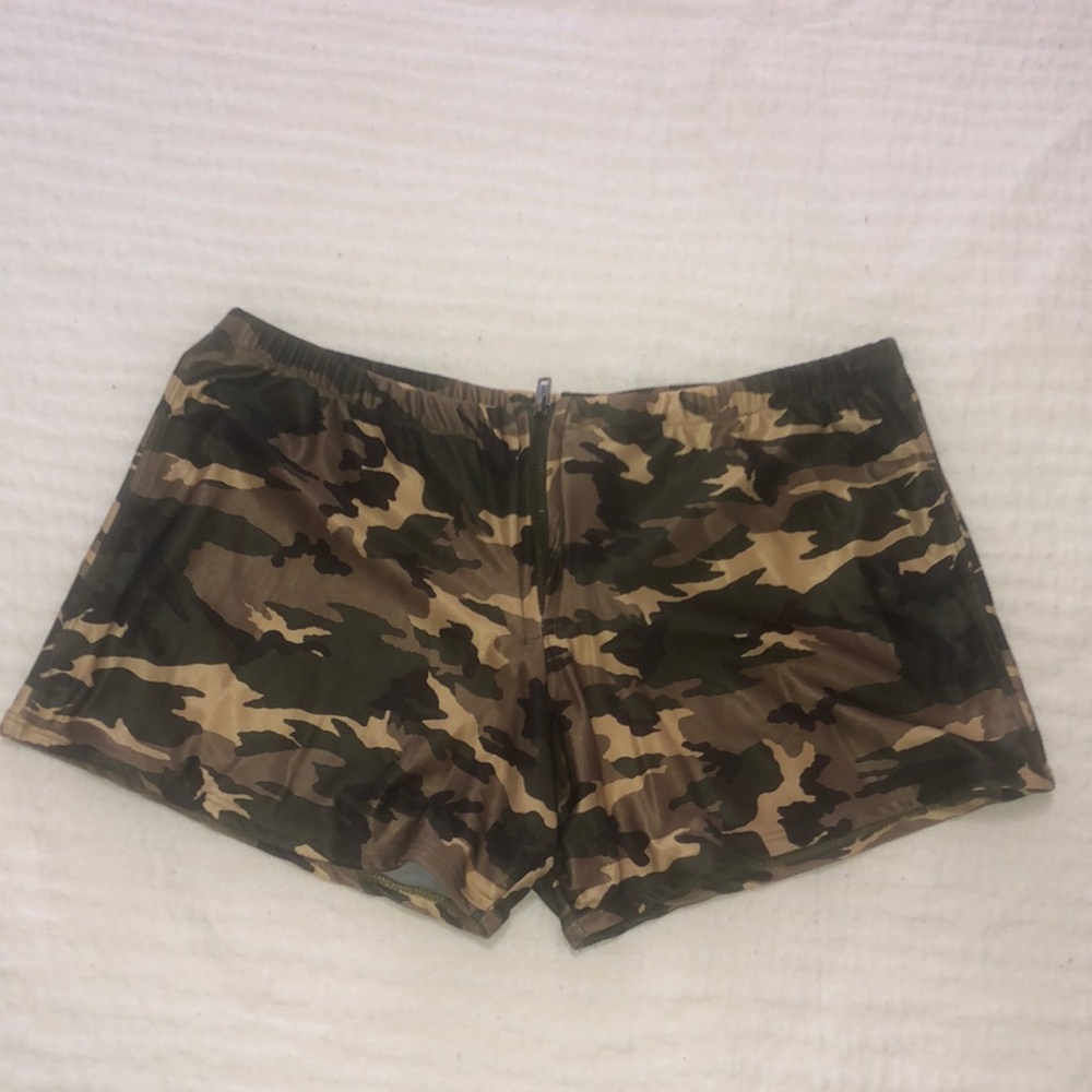 LASC,men’s green camo swim shorts.Size XL